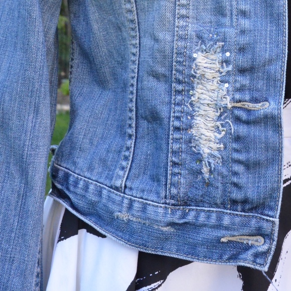 American Eagle Distressed Denim Jacket - Picture 5 of 7